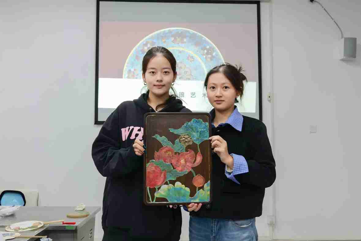 制作掐丝珐琅、练瑜伽、拍摄微电影……这样硬核又有趣的选修课到底谁在上啊！！！